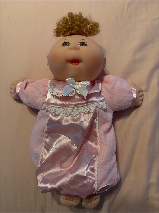 Mattel Other - Vintage Cabbage Patch 1995 baby doll with brown eyes and curly hair